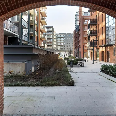 River View With Balcony & Free Garage By Renters Apartment