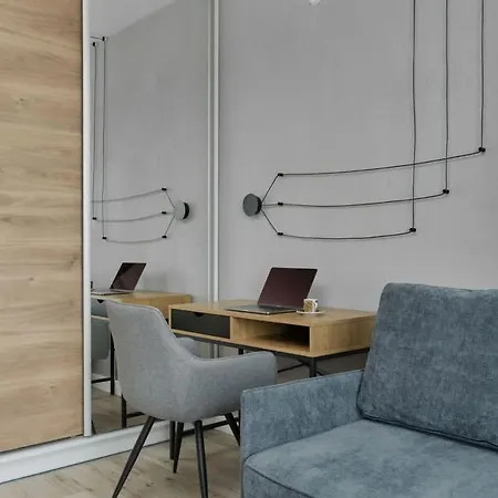 River View With Balcony & Free Garage By Renters *