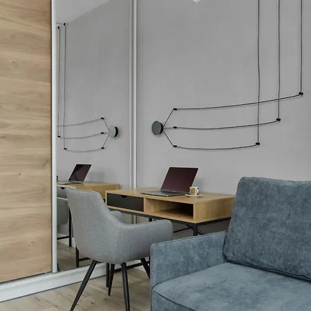 River View With Balcony & Free Garage By Renters