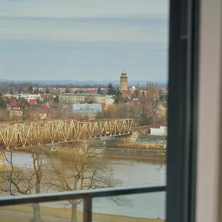 Apartament River View With Balcony & Free Garage By Renters