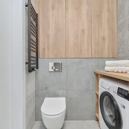 River View With Balcony & Free Garage By Renters * Вроцлав