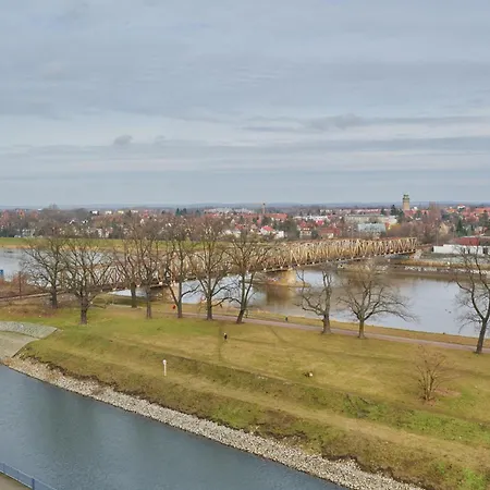 Apartament River View With Balcony & Free Garage By Renters